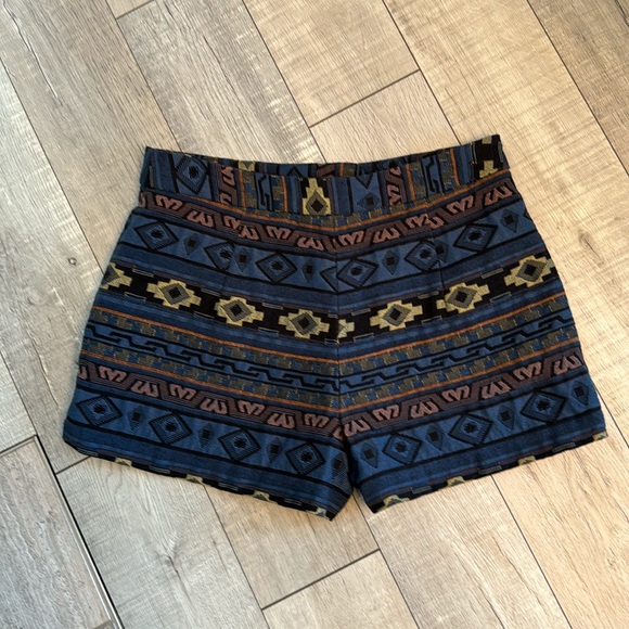 BCBGENERATION short - Picture 2 of 3